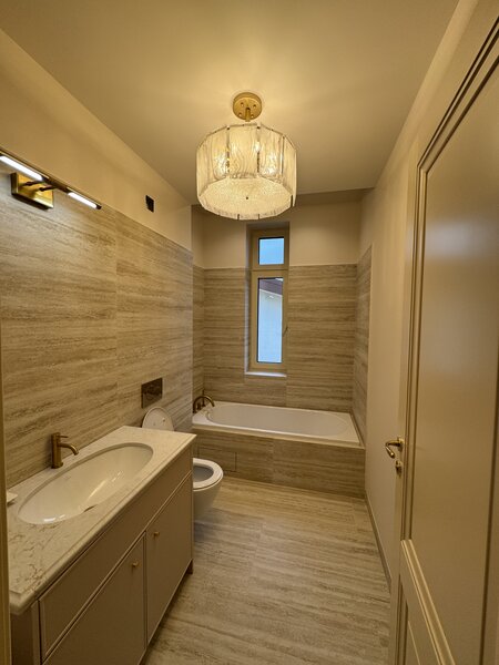 Sunt zugrav si caut lucrari,