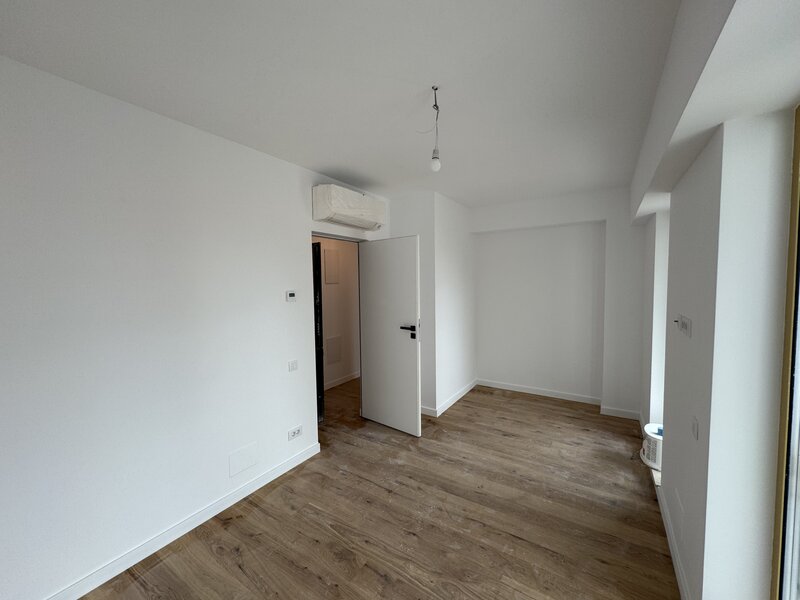 Sunt zugrav si caut lucrari,