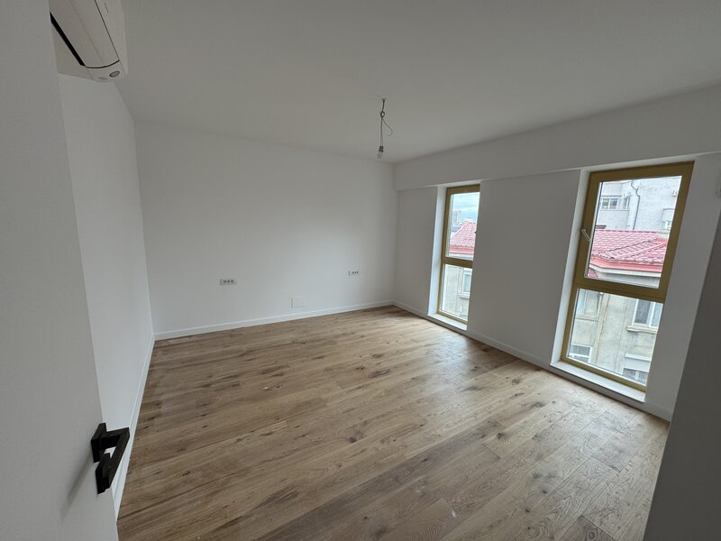 Sunt zugrav si caut lucrari,